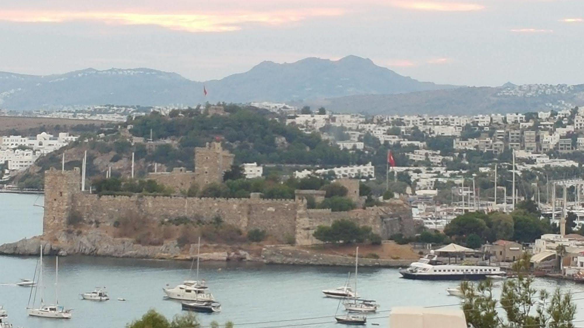 Emelce Apart Bodrum Exteriör bild